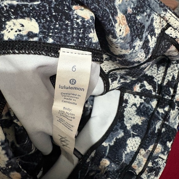 Lululemon Floral Blossom Print Cropped Leggings size 6 - Picture 4 of 6